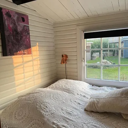 Hyggeligt Lille Sommerhus Taet Ved Strand *